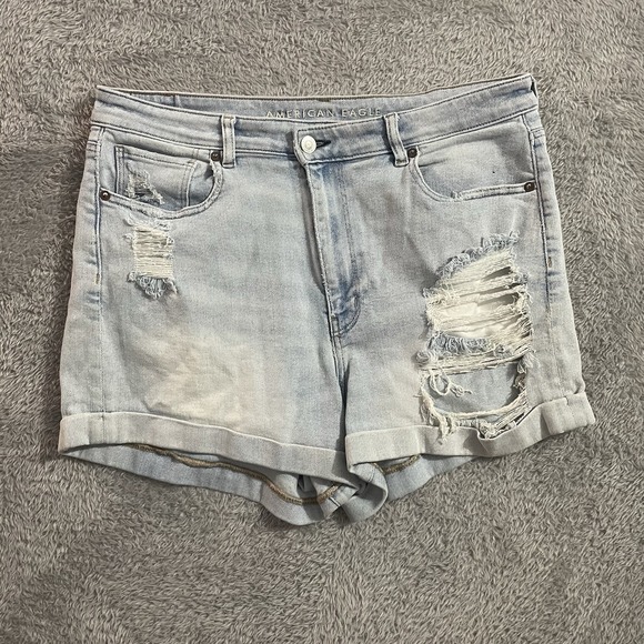 American Eagle Womens Size 14 Mom Shorts High Rise Denim Light Wash Distressed‎ - Picture 1 of 8
